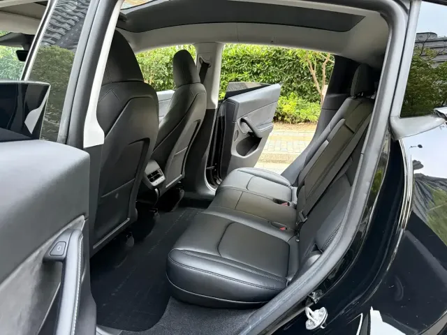 Tesla Model Y — Фото автомобиля 13