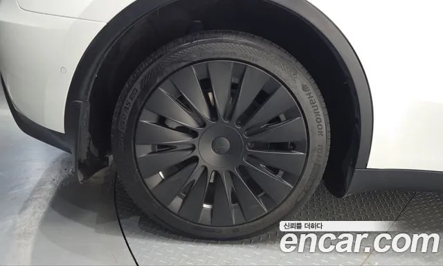 Tesla Model Y — Фото автомобиля 5