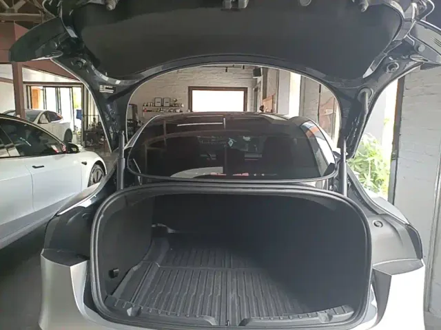 Tesla Model 3 — Фото автомобиля 18