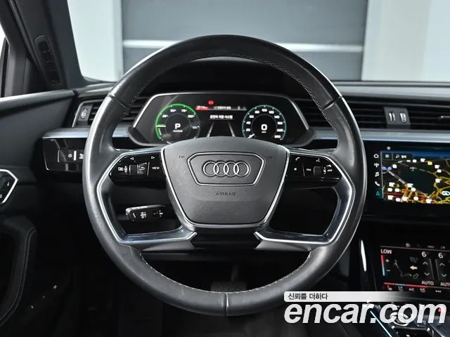 Audi Q8 e-tron — Фото автомобиля 7