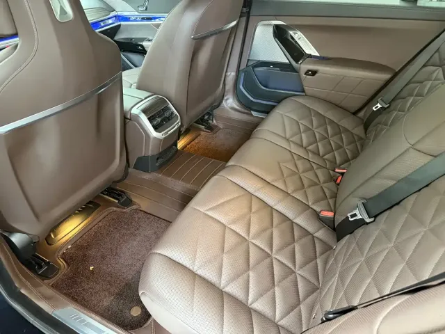 BMW 7 Series — Фото автомобиля 12