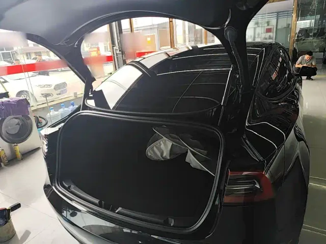 Tesla Model 3 — Фото автомобиля 18