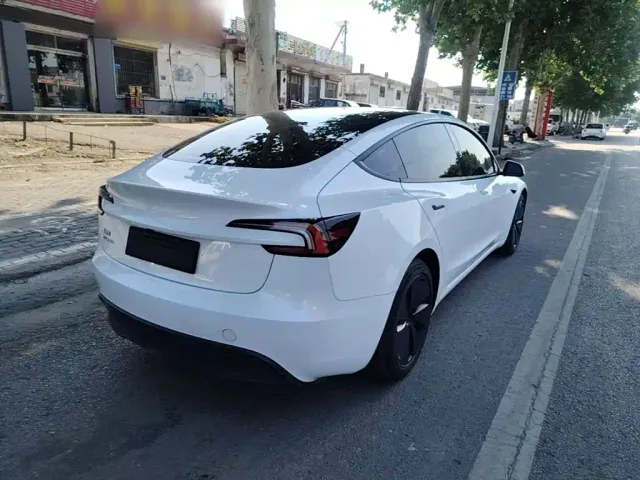 Tesla Model 3 — Фото автомобиля 6