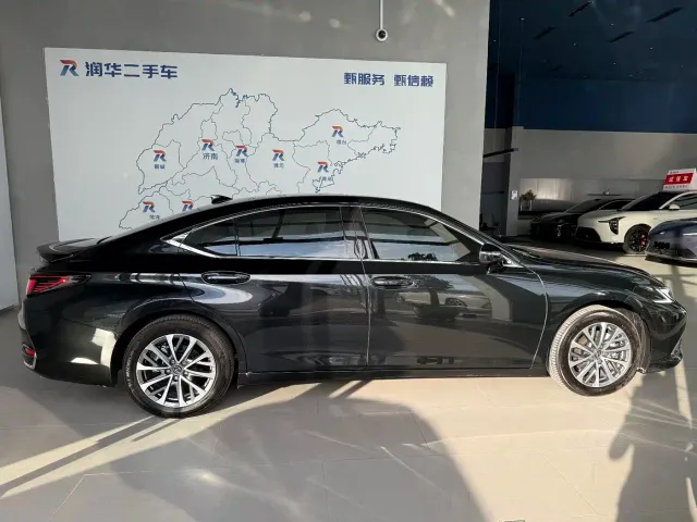 Lexus ES — Фото автомобиля 3