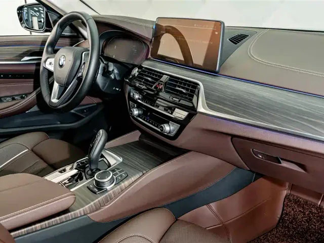 BMW 5 Series — Фото автомобиля 18