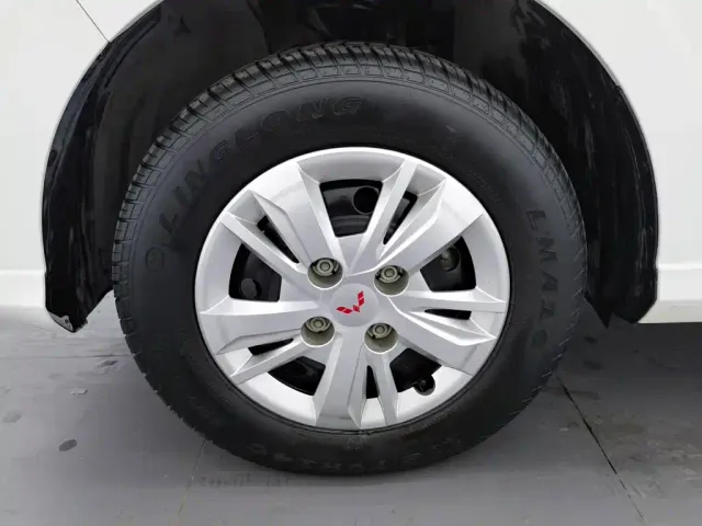 Wuling Hongguang — Фото автомобиля 17