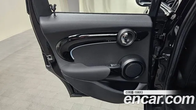 Mini Cooper Cooper 5 дверей Classic — Фото автомобиля 24