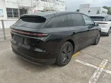 Li Auto i6 — Фото автомобиля 3