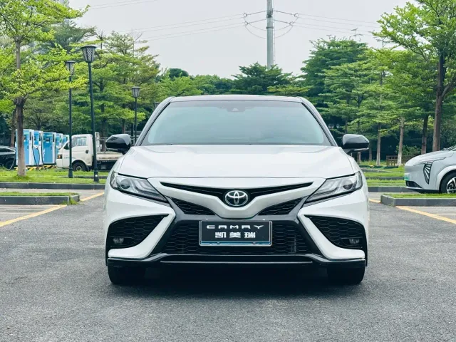 Toyota Camry — Фото автомобиля 2