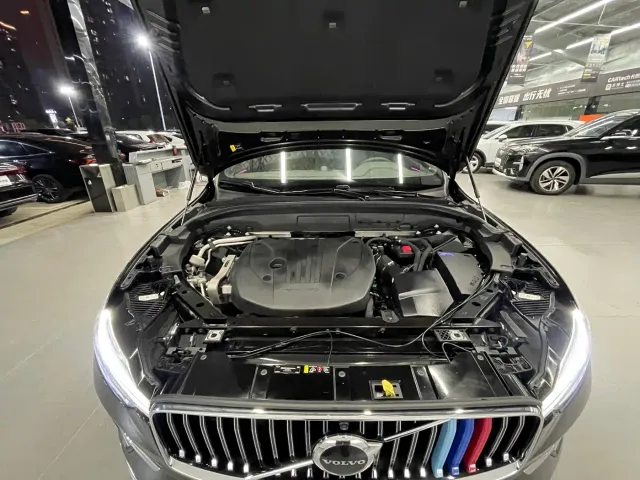 Volvo XC60 — Фото автомобиля 30