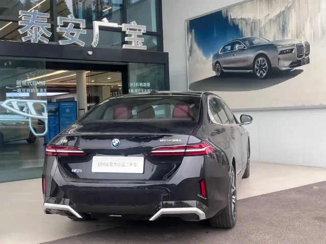 BMW i5 — Фото автомобиля 4