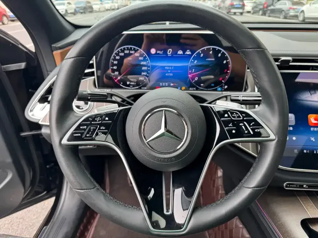 Mercedes-Benz E-Class — Фото автомобиля 6