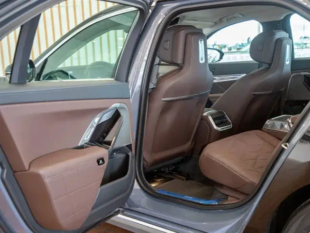 BMW 7 Series — Фото автомобиля 15
