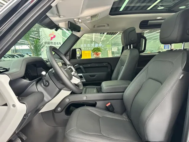 Land Rover Defender — Фото автомобиля 7