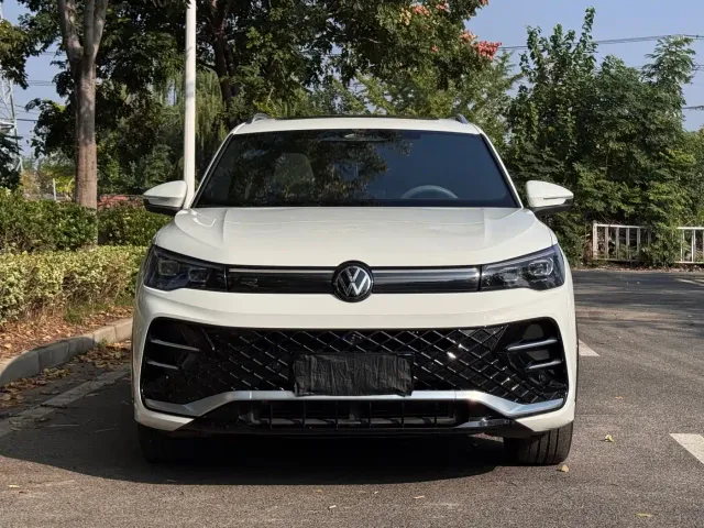 Volkswagen Tiguan L — Фото автомобиля 2
