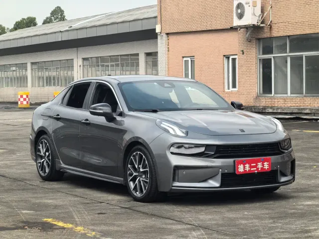 Lynk & Co 03 — Фото автомобиля 3