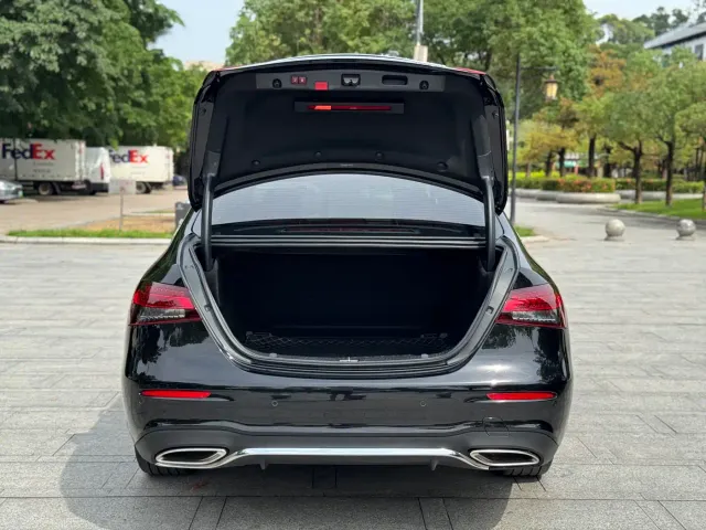 Mercedes-Benz E-Class — Фото автомобиля 24