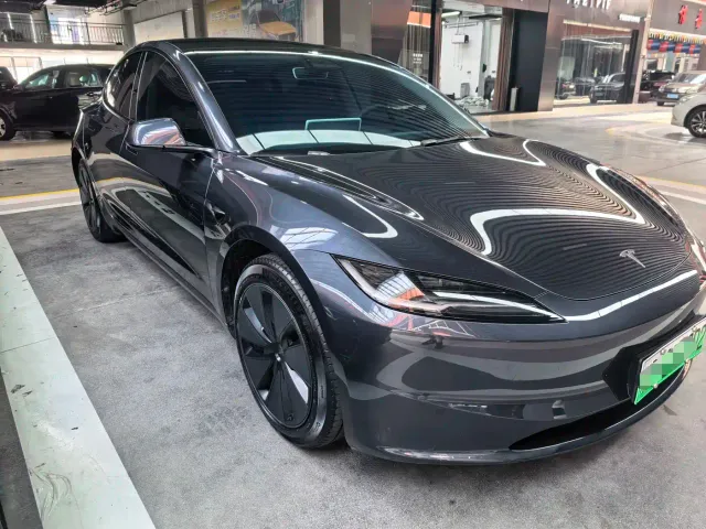Tesla Model 3 — Фото автомобиля 3