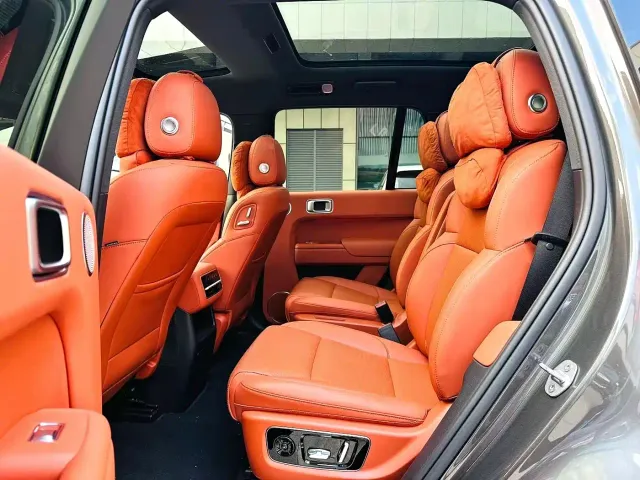 Li Auto L8 — Фото автомобиля 3