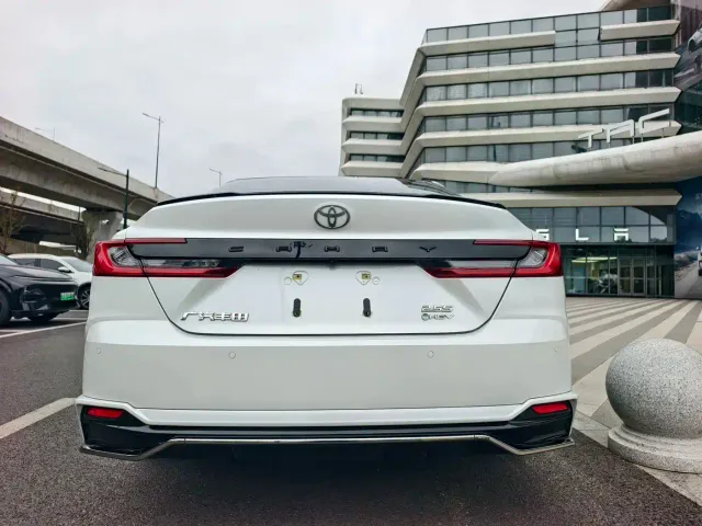 Toyota Camry — Фото автомобиля 4