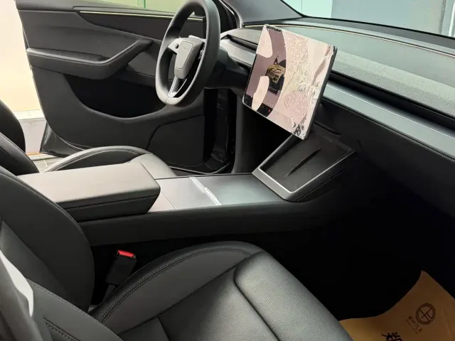 Tesla Model Y — Фото автомобиля 5