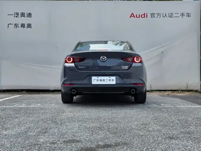 Mazda Axela — Фото автомобиля 6