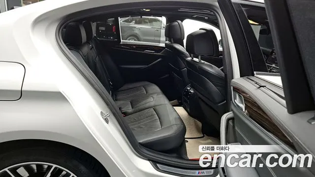 BMW 5 Series G30 — Фото автомобиля 12