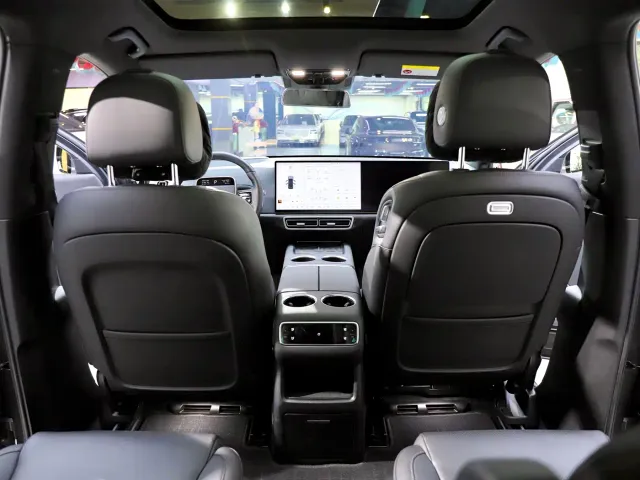 Li Auto L8 — Фото автомобиля 16