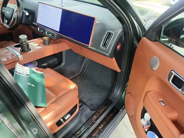 Li Auto L8 — Фото автомобиля 12