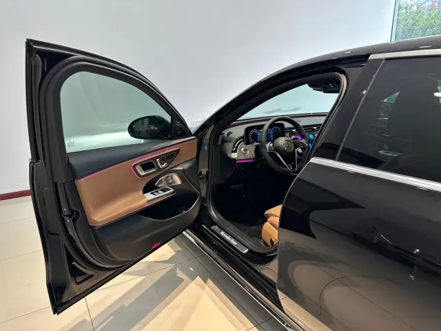 Mercedes-Benz E-Class — Фото автомобиля 14