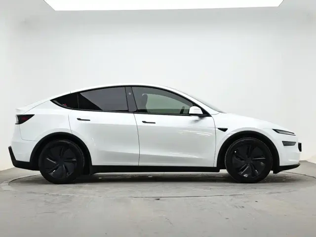 Tesla Model Y — Фото автомобиля 5