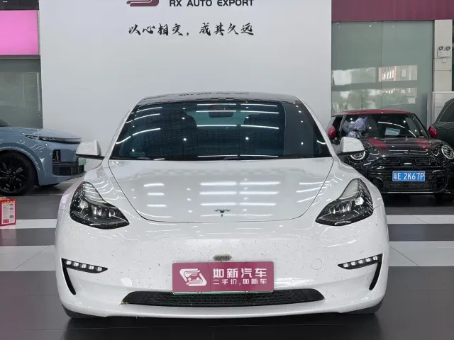 Tesla Model 3 — Фото автомобиля 3