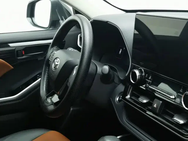 Toyota Highlander — Фото автомобиля 22