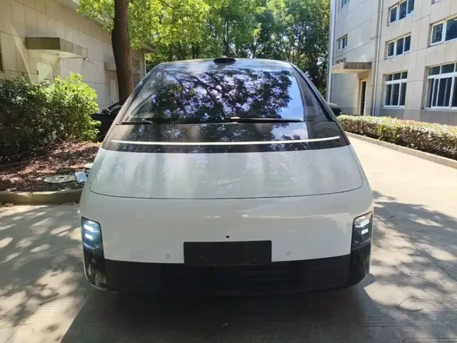 Li Auto MEGA — Фото автомобиля 2