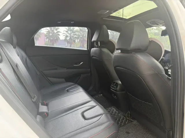 Hyundai Elantra — Фото автомобиля 6