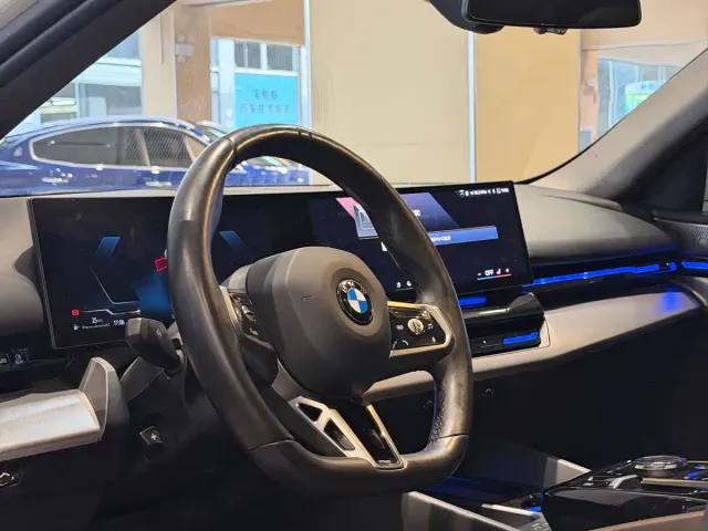 BMW 5 Series — Фото автомобиля 4