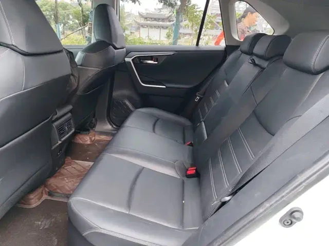 Toyota RAV4 — Фото автомобиля 16