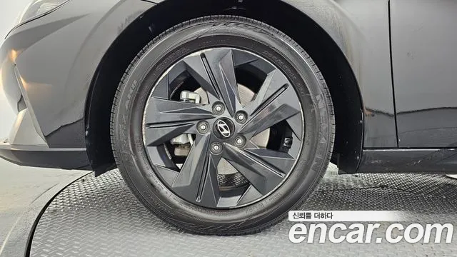 Hyundai AVANTE Avante (CN7) — Фото автомобиля 5