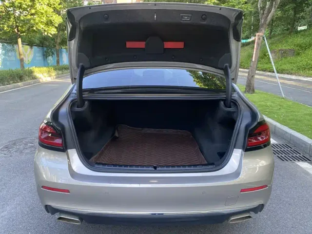 BMW 5 Series — Фото автомобиля 7