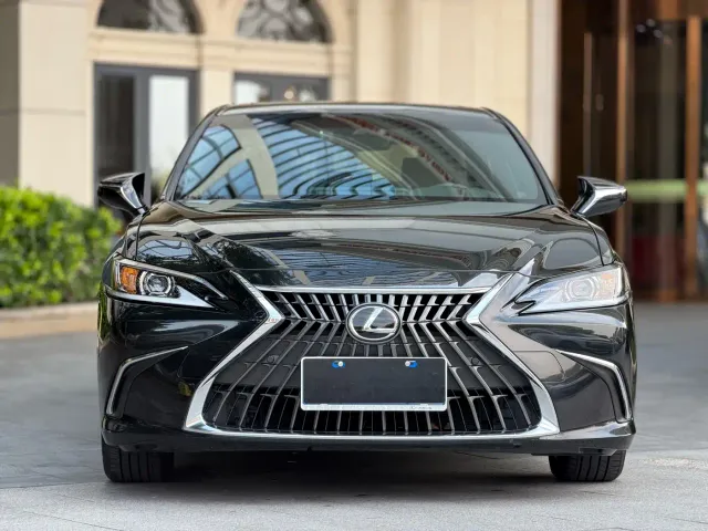 Lexus ES — Фото автомобиля 3