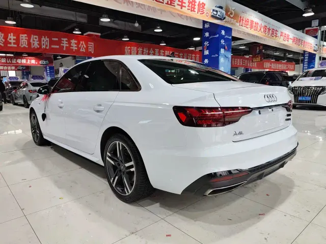 Audi A4L — Фото автомобиля 7