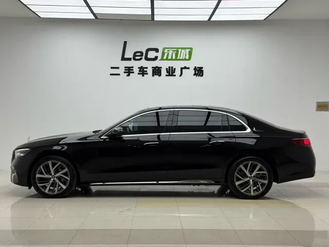 Mercedes-Benz E-Class — Фото автомобиля 4