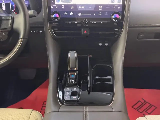 Toyota Alphard — Фото автомобиля 28
