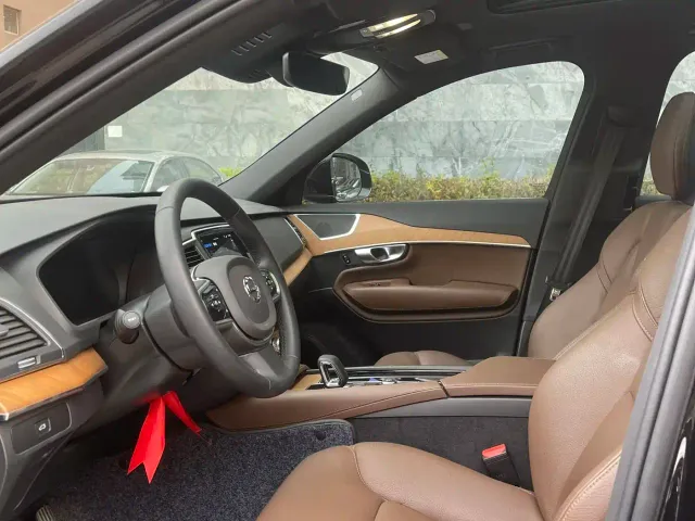 Volvo XC90 — Фото автомобиля 6