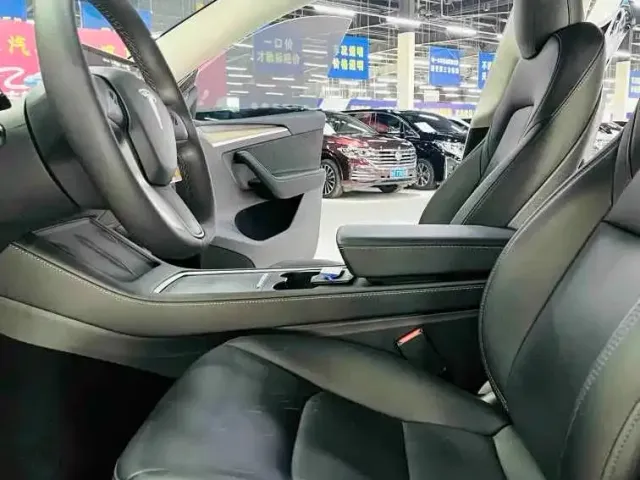 Tesla Model Y — Фото автомобиля 5