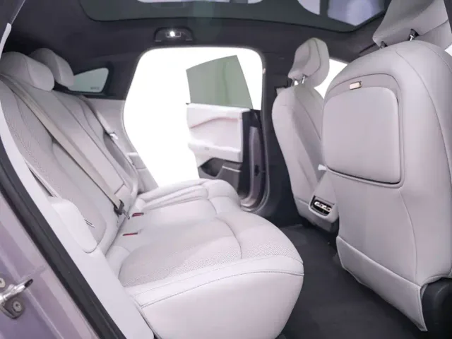 Xpeng P7+ — Фото автомобиля 16
