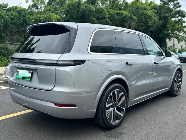 Li Auto L9 — Фото автомобиля 9