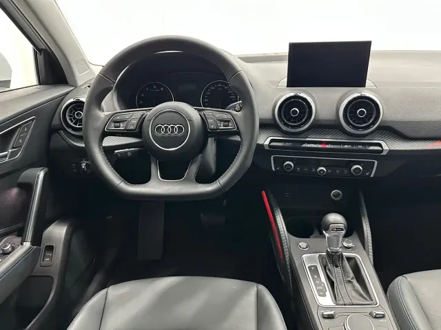 Audi Q2L — Фото автомобиля 11