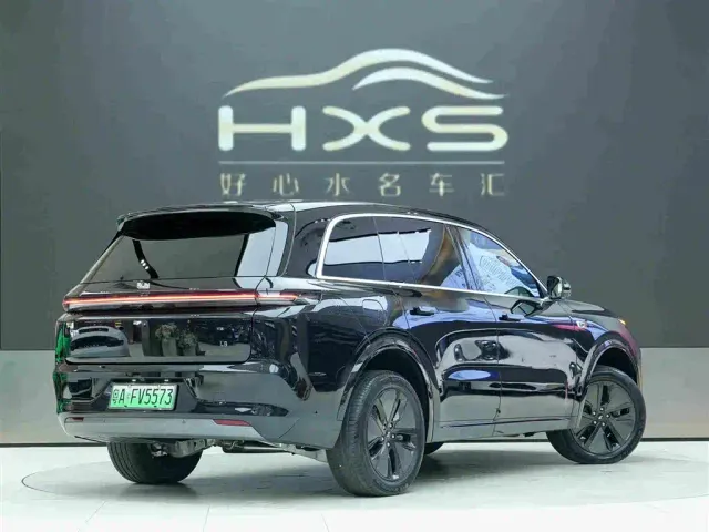 Li Auto L8 — Фото автомобиля 4