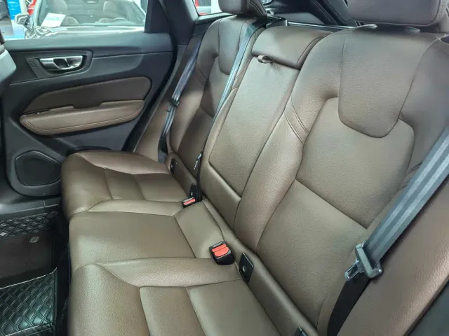 Volvo XC60 — Фото автомобиля 8